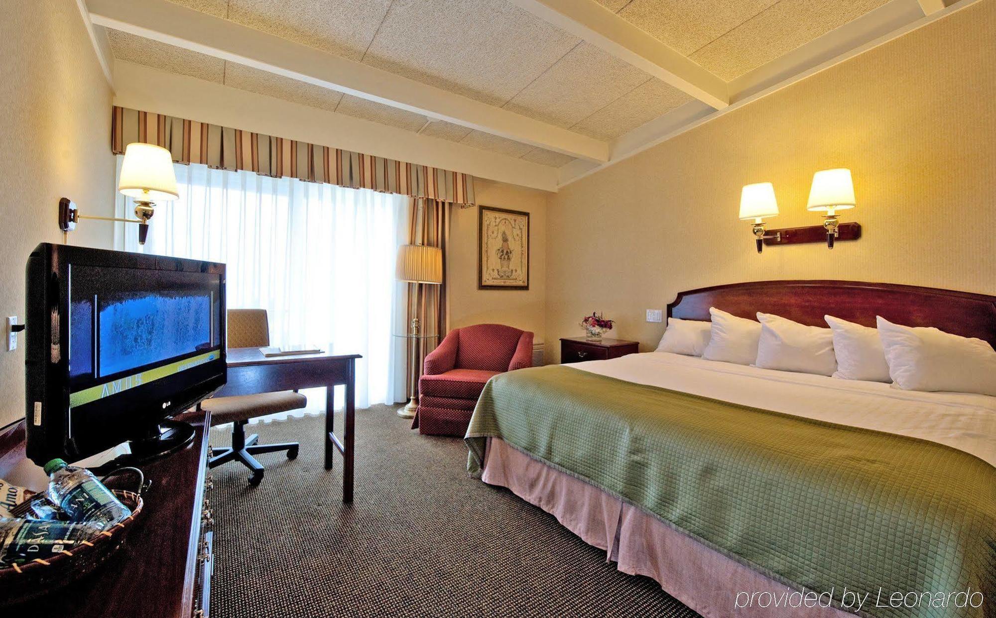 Howard Johnson By Wyndham Middletown Newport Area Room photo